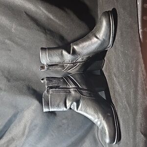 Naturalizer faux leather ankle boots